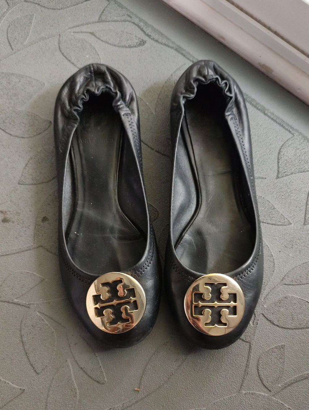 Tory Burch Black Leather Ballet Flats with Gold Logo Discs